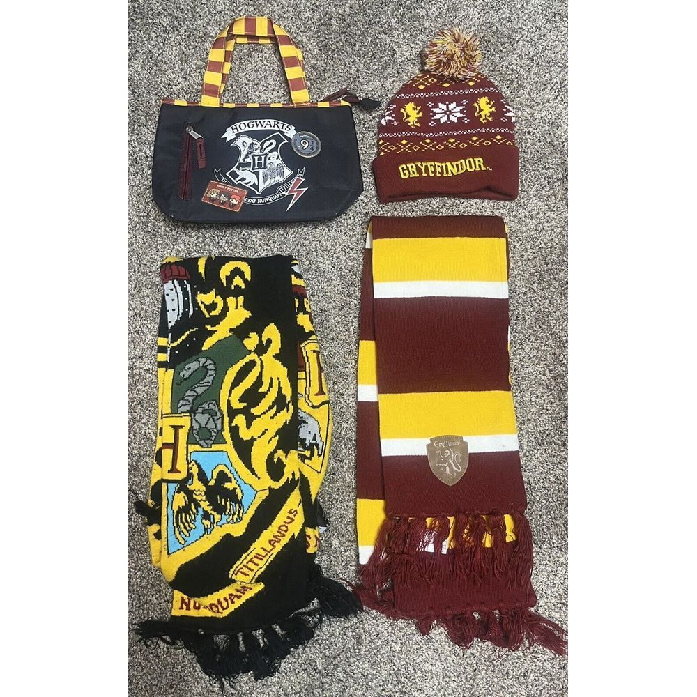 Harry Potter Lot‎ Of 4 Hogwarts lunch bag insulated pocket Toboggan Two Scarfs